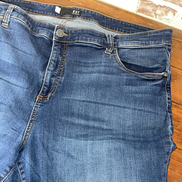 Kut Catherine  boyfriend denim 
22W - Picture 2 of 7